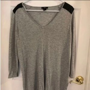 H&M Lightweight Grey Sweater with faux leather quilted shoulders Size L
